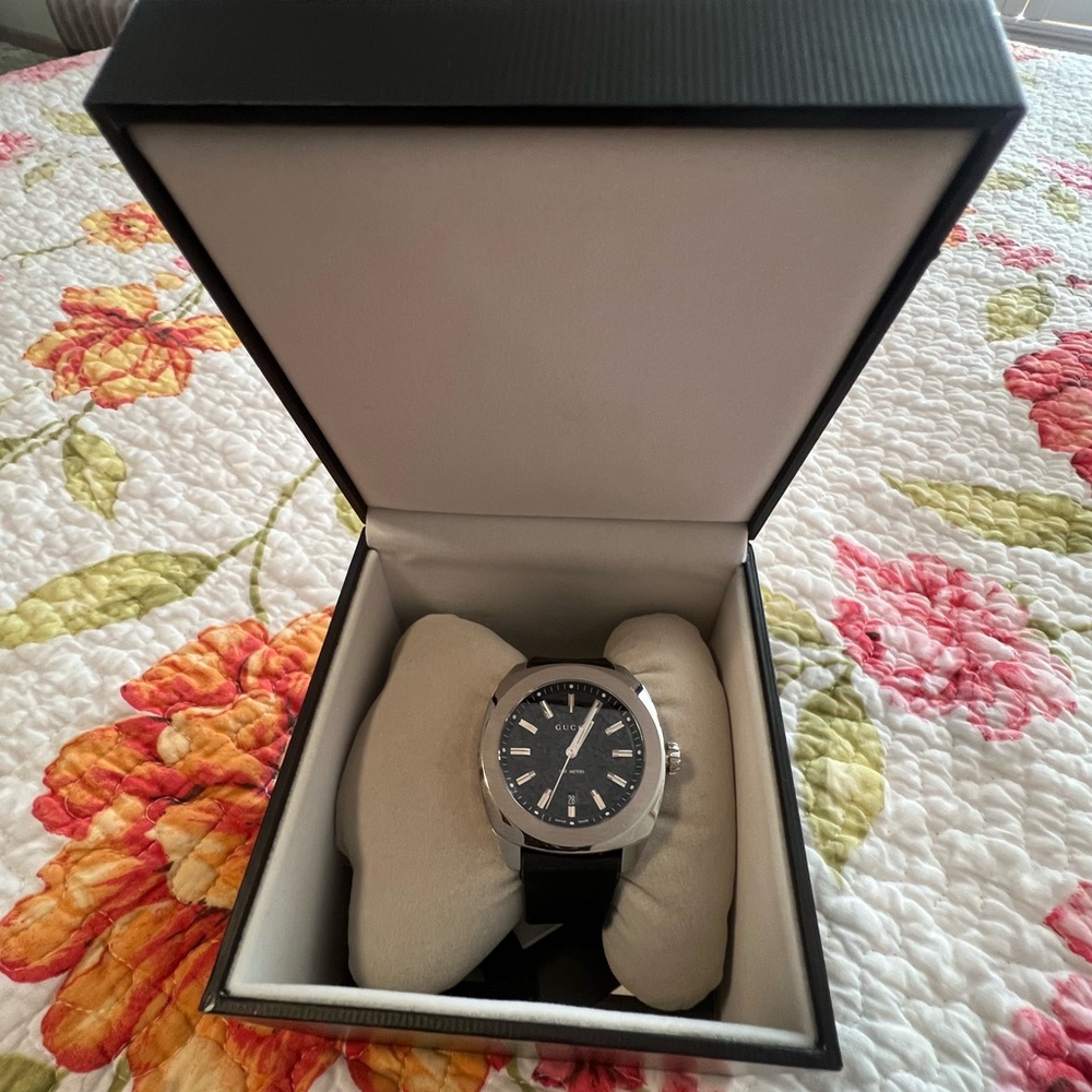 Gucci Black and Silver Watch - Picture 2 of 9